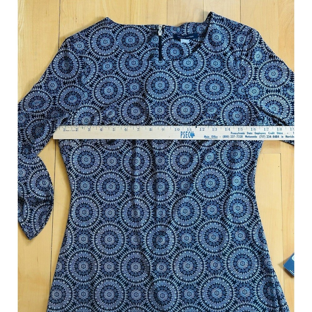 Tommy Hilfiger Dress Size 4  Bell Sleeve Knee Length New NWT - Picture 10 of 12
